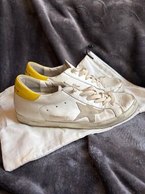 GOLDEN GOOSE SUPERSTAR grey star with yellow heel tab